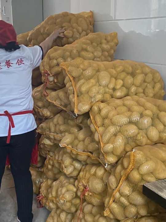 1661492859190376.jpg 重慶建筑工程職業(yè)學(xué)院扶貧土豆2 (1).jpg